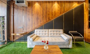 Reception - Treebo Jaguar Comforts, 3 Kms From Mahatma Gandhi Park (Chikkamagaluru)