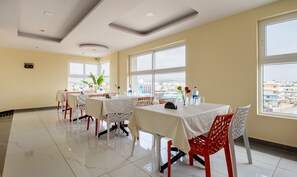 Restaurant - Treebo Jaguar Comforts, 3 Kms From Mahatma Gandhi Park (Chikkamagaluru)