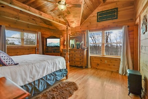 3 bedrooms, desk, iron/ironing board, travel cot - Serene Cabin 9 mins to downtown Blue Ridge! Hot Tub, Firepit & Epic Game Room!  (Mineral Bluff)