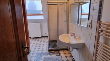 Dusch, hÄrtork, handdukar och tvÄl