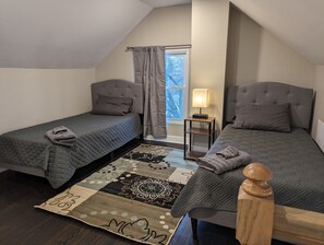 5 bedrooms, iron/ironing board, travel cot, WiFi - Bright and Spacious 5 BR Home Close to downtown. Pet-Friendly! (Cincinnati)