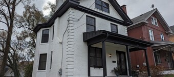 Bright and Spacious 5 BR Home Close to downtown. Pet-Friendly!