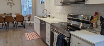 Bright and Spacious 5 BR Home Close to downtown. Pet-Friendly!