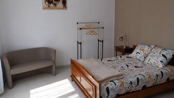 2 slaapkamers, een strijkplank/strijkijzer, gratis wifi, beddengoed