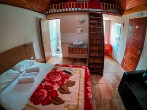 Superior Chalet | Free WiFi, bed sheets