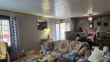 Smart TV, DVD player, books, printers