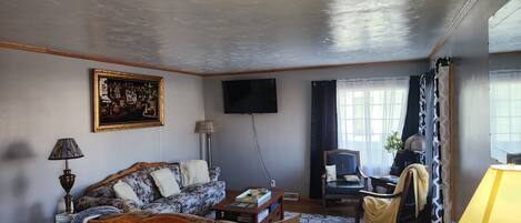 Smart-TV, DVD-Player, Bücher, Drucker