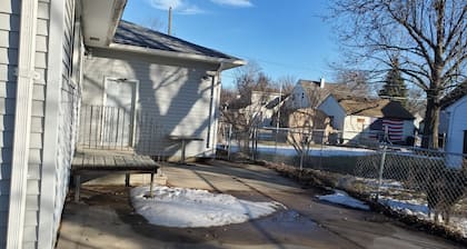 Charming Family 1-level and pet-friendly Home