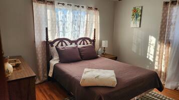 3 bedrooms, in-room safe, desk, iron/ironing board