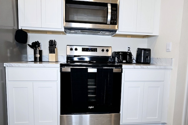 Refrigerador, microondas, horno, placa de cocina