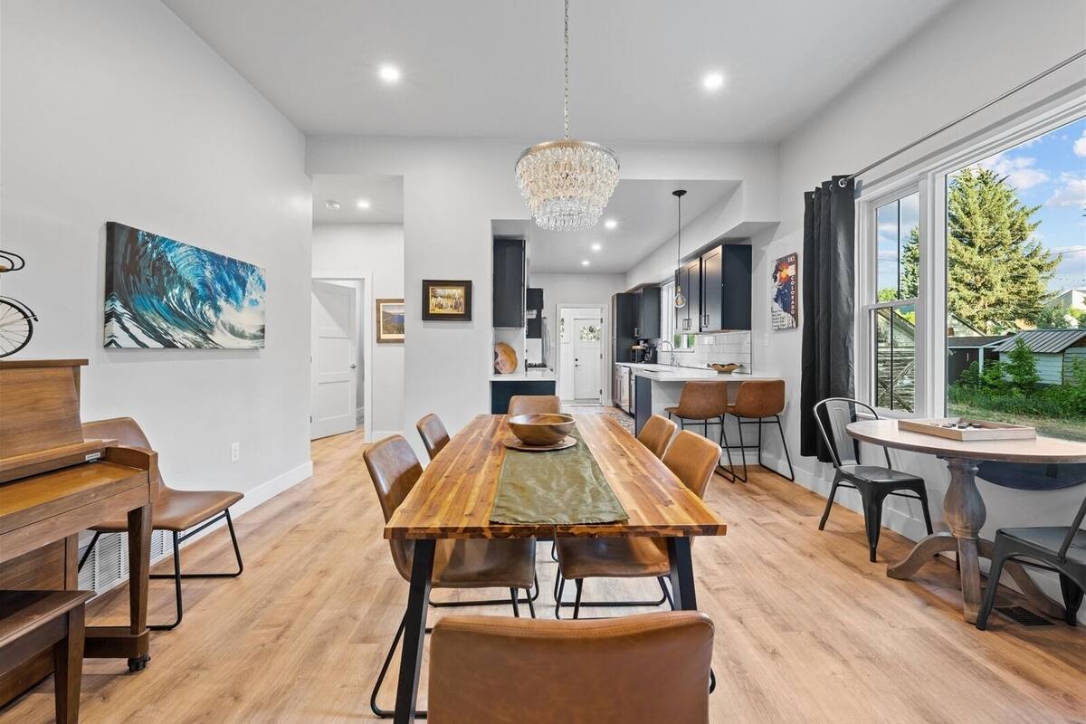 Classic House, Multiple Beds | Dining room