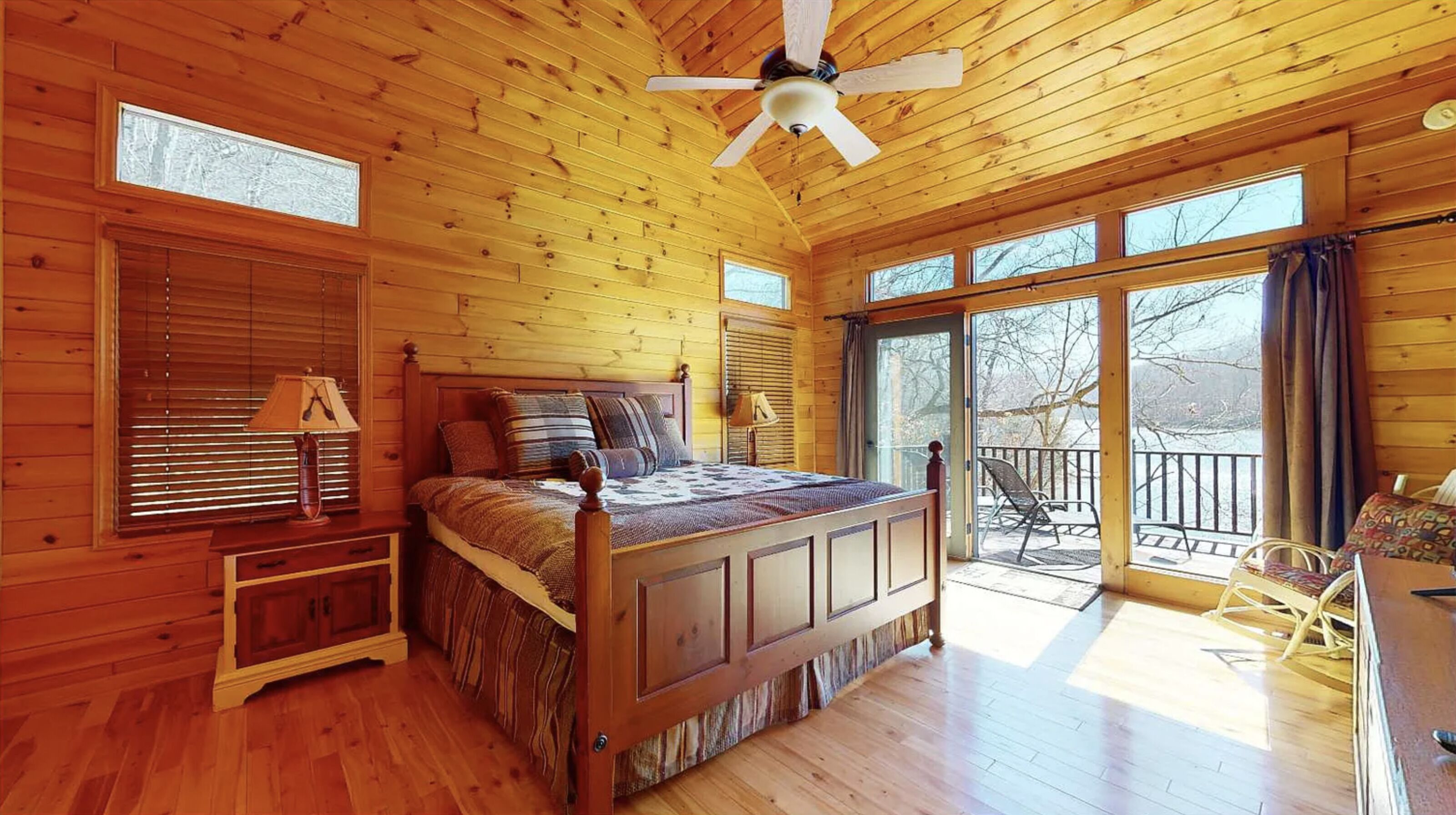 Lakefront Refuge Cozy, Private Home and Dock on the Pristine Lake