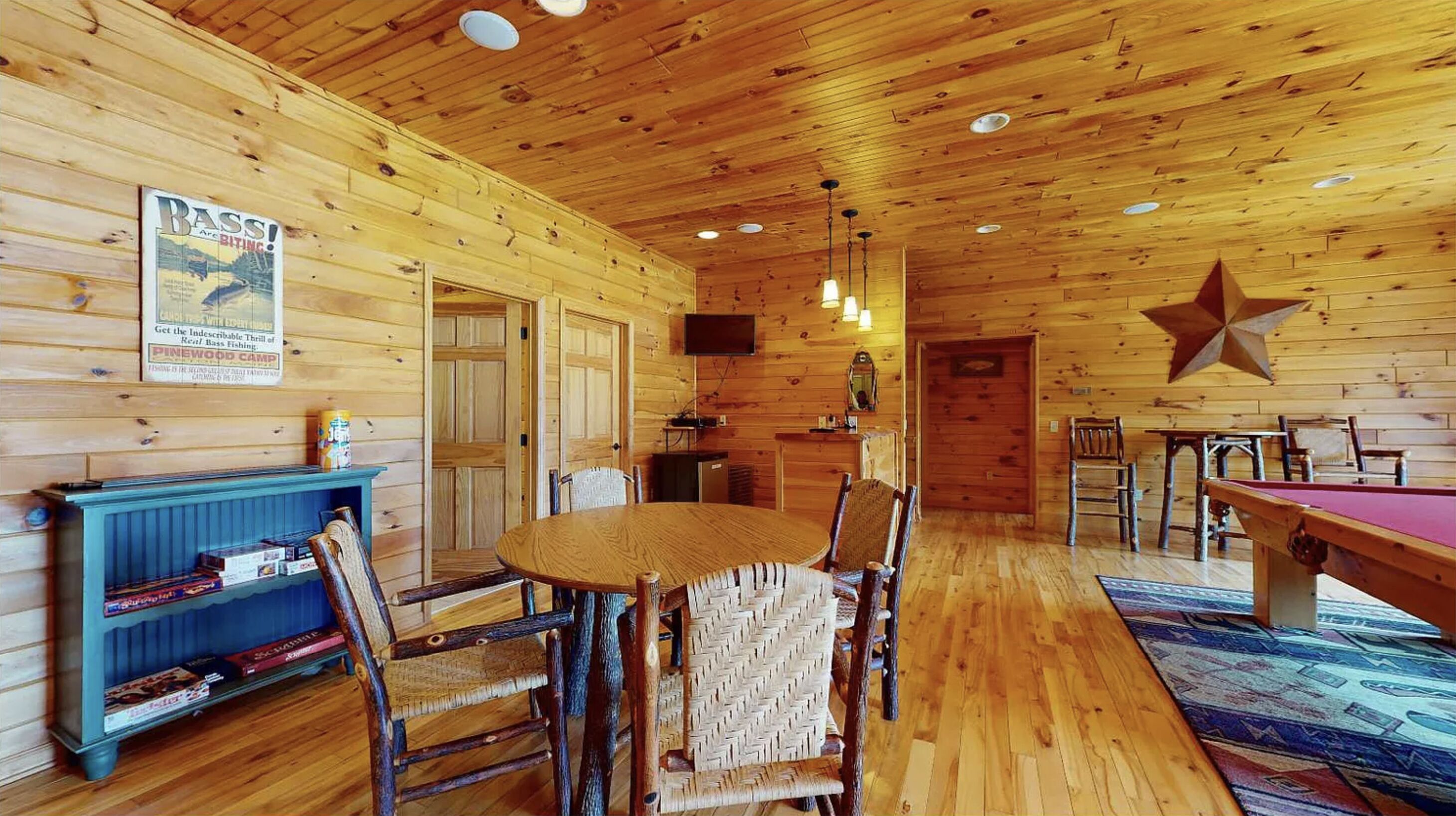 Lakefront Refuge: Cozy, Private Home and Dock on the Pristine Lake Nantahala