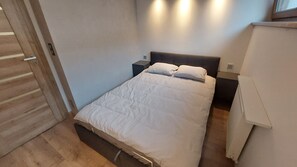 2 Schlafzimmer, Schreibtisch, Bügeleisen/Bügelbrett, kostenloses WLAN