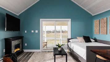 4 quartos, escrivaninha, ferros/tábuas de passar roupa, berço de viagem