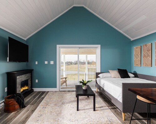 River & Charm: 2 Homes, on 10 Acres Near Clayton