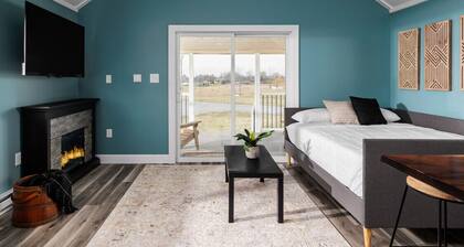 River & Charm: 2 Homes, on 10 Acres Near Clayton