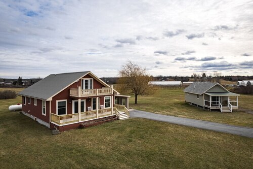River & Charm: 2 Homes, on 10 Acres Near Clayton