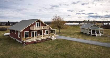 River & Charm: 2 Homes, on 10 Acres Near Clayton