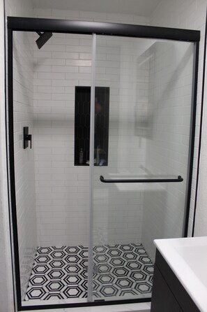 Bathroom - Garage studio apartment with putting green and plenty of onsite parking.  (St. Petersburg)