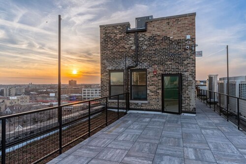 Artistic Loft Rooftop  | 13 mins DT | 4 mins Lake