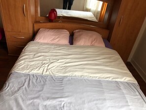 1 chambre, fer et planche à repasser, Wi-Fi, draps fournis