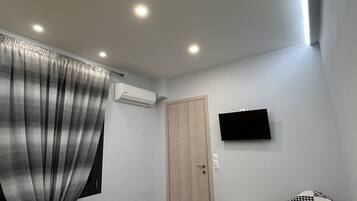 1 dormitorio, tabla de planchar con plancha, wifi y ropa de cama