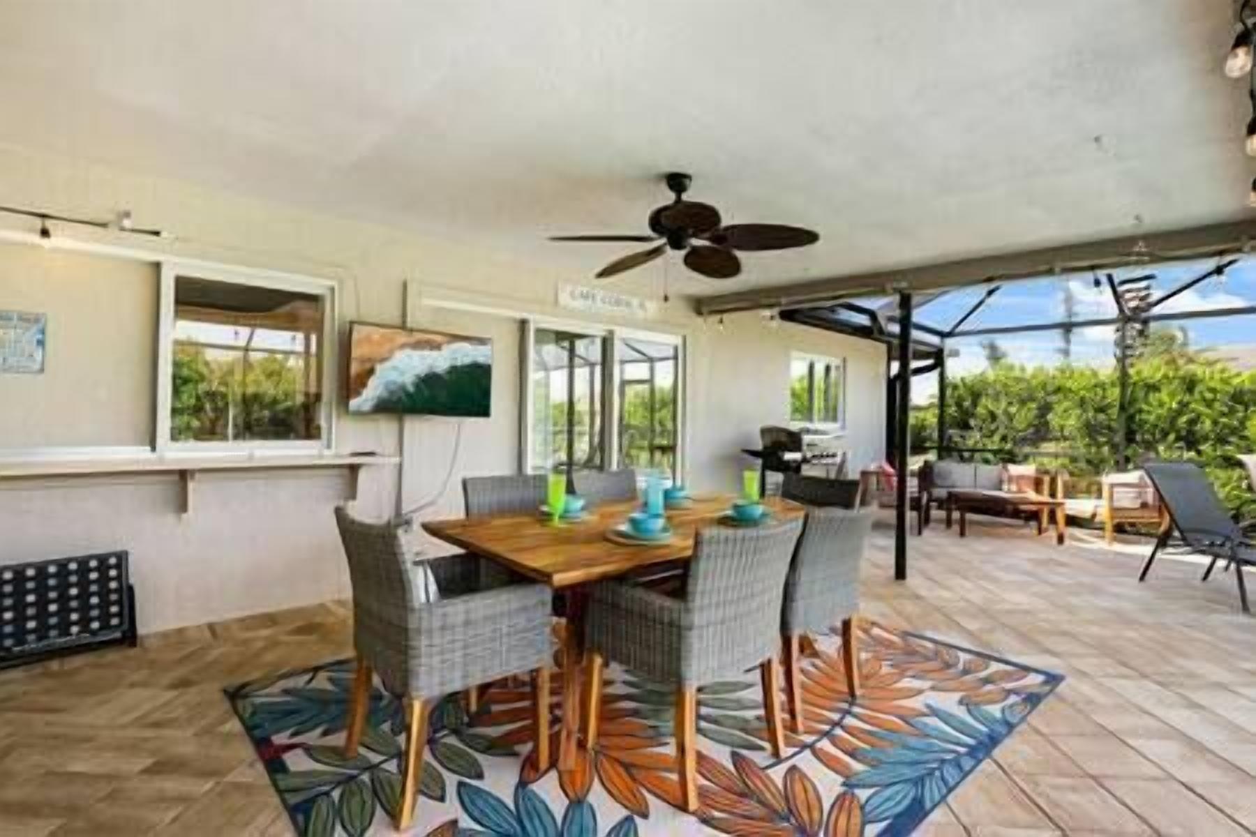 屋外ダイニングエリア