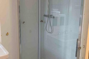 Shower, bidet - Home SAGM&C (Milano)