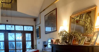 Relaxing, romantic double suite close to the Gara de Nord, ideal for lovers