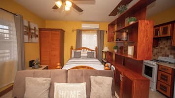 1 habitación, tabla de planchar con plancha, wifi y ropa de cama