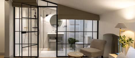 Standard Room | 1 bedroom, individually decorated, individually furnished, desk