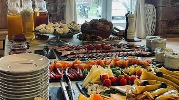 Free daily continental breakfast