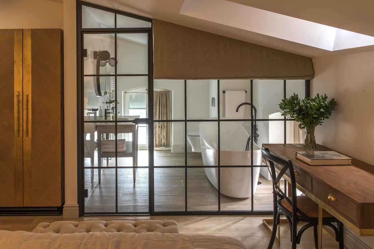 Standard Room | Bathroom | Free toiletries, hair dryer, towels, toilet paper