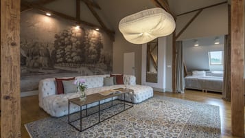 Deluxe Loft | Individually decorated, individually furnished, desk, laptop workspace