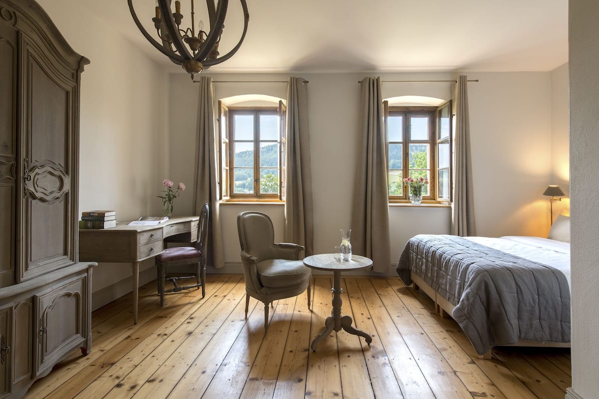 Standard Room | 1 bedroom, individually decorated, individually furnished, desk