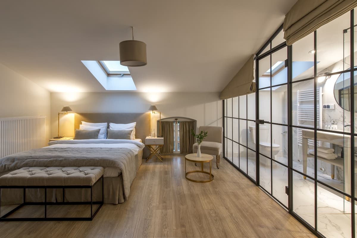 Standard Room | 1 bedroom, individually decorated, individually furnished, desk