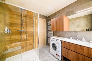 Shower, free toiletries, hair dryer, bathrobes