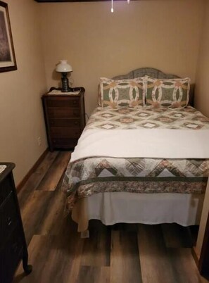 2 bedrooms, desk, iron/ironing board, free WiFi