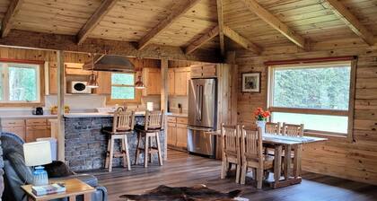 Legg Ranch House 2 bed 2 bath close to Yellowstone