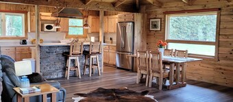 Legg Ranch House 2 bed 2 bath close to Yellowstone