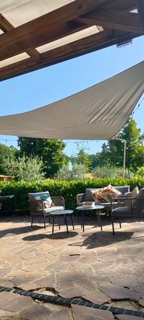 Terrace/patio - Farmhouse in Tuscany where you can spend magnificent moments of relaxation with fireplace and pool (Anghiari)