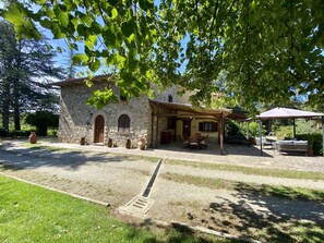 المنشأة من الخارج