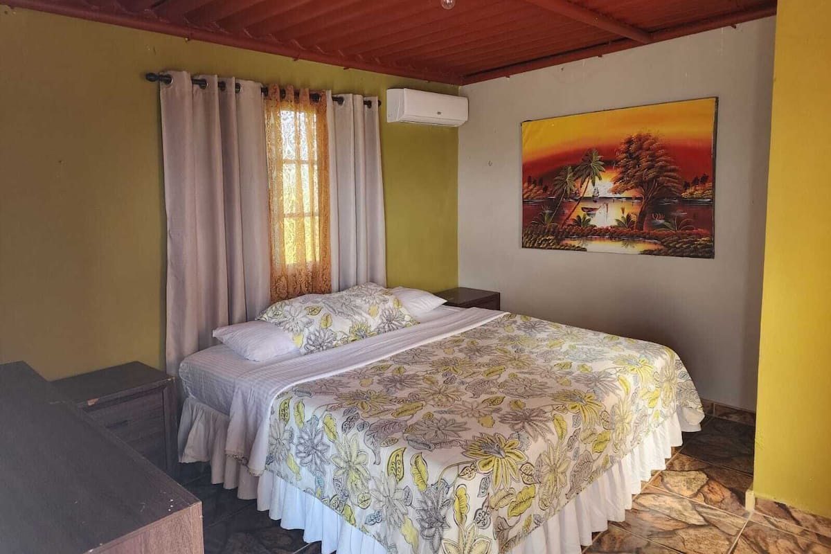 Habitación doble clásica | Cortinas blackout, tabla de planchar con plancha y wifi gratis