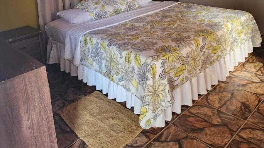 HABITACION A 5 MINUTOS DEL AEROPUERTO