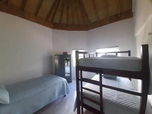 3 bedrooms, WiFi, bed sheets - Home in paradise (Negril)