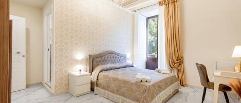 1 bedroom, minibar, individually decorated, desk