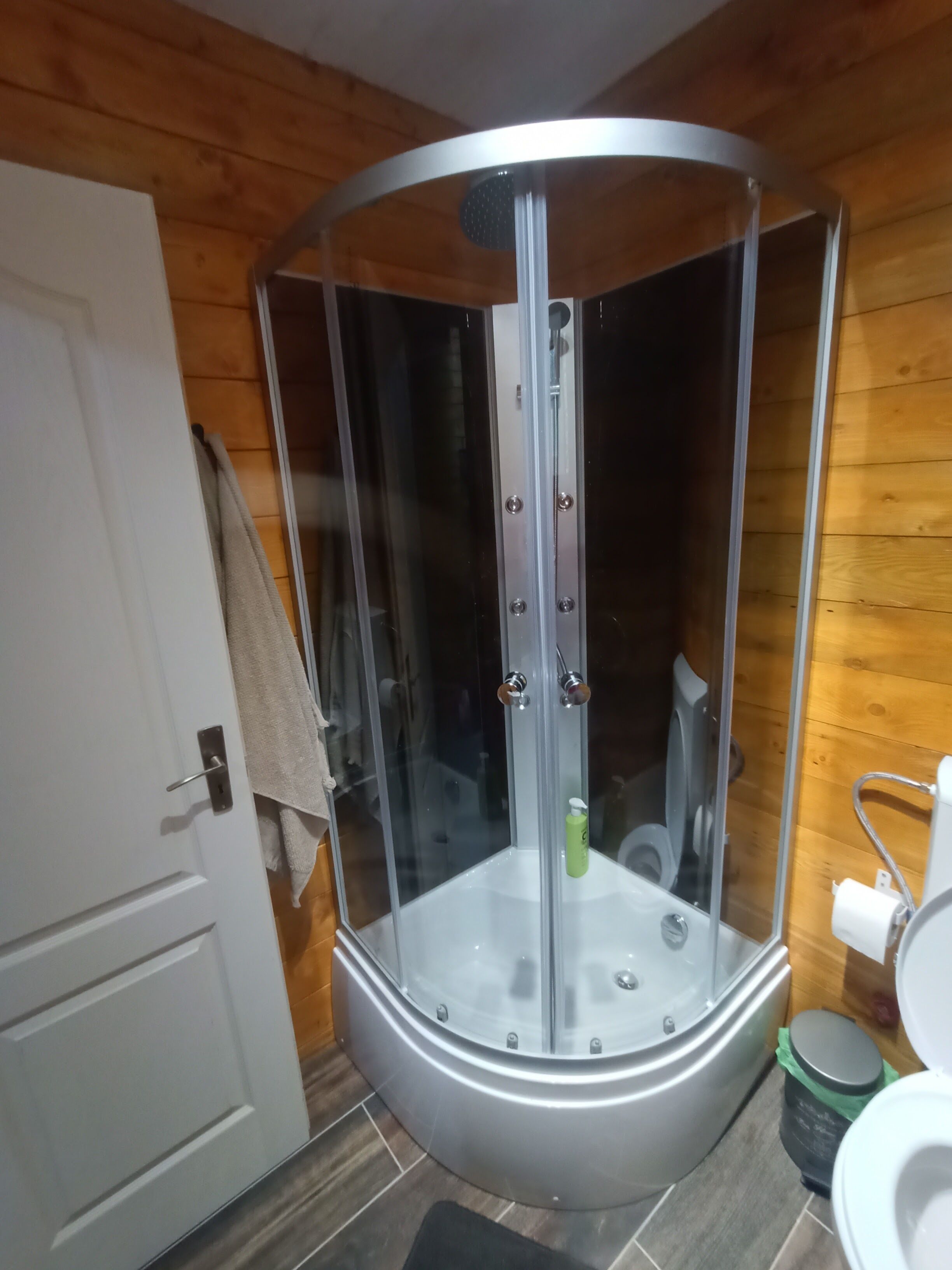 吹风机、毛巾、卫生纸