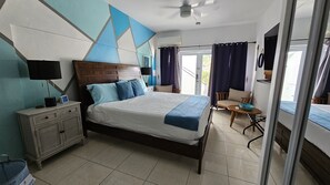 Habitación Premium, 1 cama King size, para no fumadores, vista a la alberca | Ropa de cama hipoalergénica y caja de seguridad en la habitación 