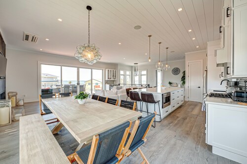 Fire Island White House - Ocean Bay Park 
5 Bedroom Bayview Home - Sleeps 18! 